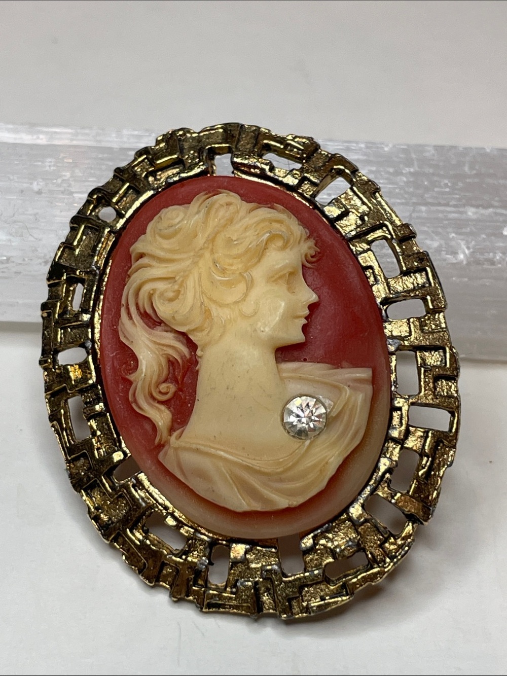 Vintage Gold Tone Lady Acrylic Rhinestone Accent Cameo Brooch Pendent